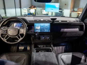 Land Rover Defender 110 X-Dynamic SE