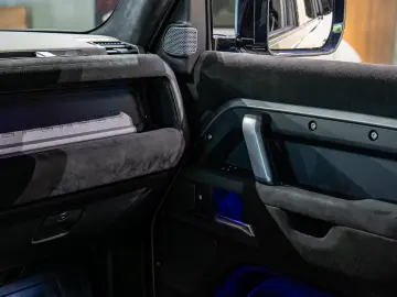 Land Rover Defender 110 X-Dynamic SE
