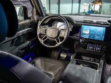 Land Rover Defender 110 X-Dynamic SE