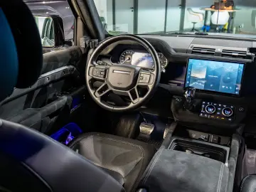 Land Rover Defender 110 X-Dynamic SE