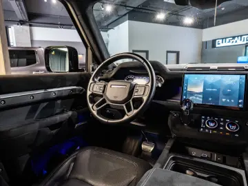 Land Rover Defender 110 X-Dynamic SE