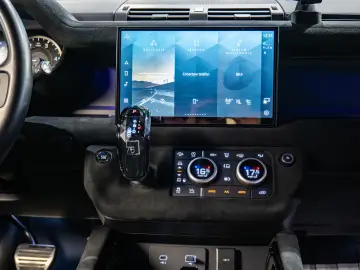 Land Rover Defender 110 X-Dynamic SE