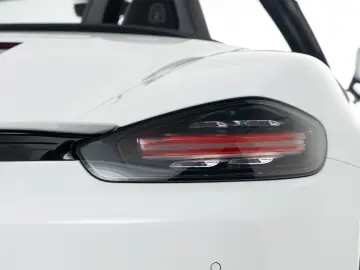 PORSCHE 718 Boxster - CarPlay - Navi - ACC - Lederpaket