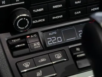 PORSCHE 718 Boxster - CarPlay - Navi - ACC - Lederpaket