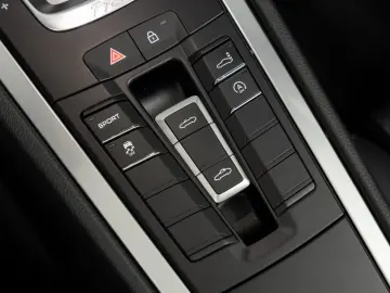 PORSCHE 718 Boxster - CarPlay - Navi - ACC - Lederpaket