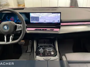 BMW 550e xDrive Tou M-Sport AHK LCPro ACCPro HUD 19