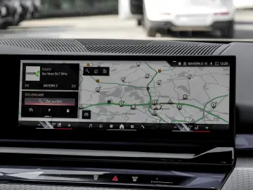 BMW 550e xDrive M SPORT B&W AHK HuD DA PROF 360  PAN