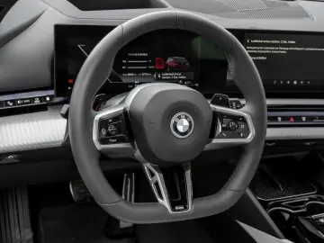 BMW 550e xDrive M SPORT B&W AHK HuD DA PROF 360  PAN