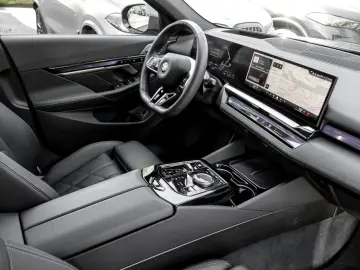 BMW 550e xDrive M SPORT PRO B&W AHK PANO DA PROF 360