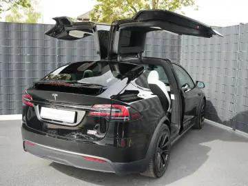 TESLA Model X PLAID 1020PS TRI-MOTOR AWD PREMIUM 6SITZ
