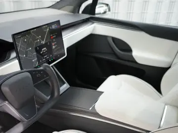 TESLA Model X PLAID 1020PS TRI-MOTOR AWD PREMIUM 6SITZ