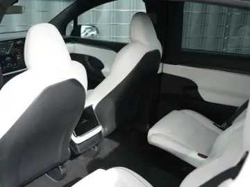 TESLA Model X PLAID 1020PS TRI-MOTOR AWD PREMIUM 6SITZ