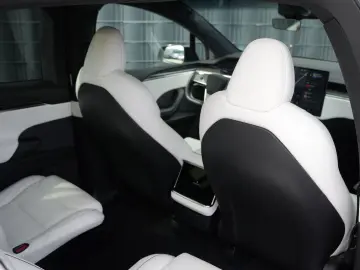 TESLA Model X PLAID 1020PS TRI-MOTOR AWD PREMIUM 6SITZ