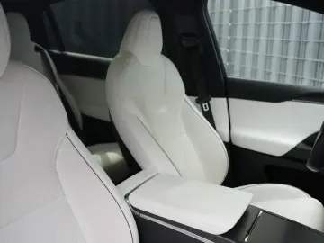 TESLA Model X PLAID 1020PS TRI-MOTOR AWD PREMIUM 6SITZ