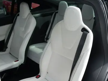 TESLA Model X PLAID 1020PS TRI-MOTOR AWD PREMIUM 6SITZ