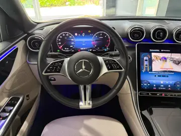 MERCEDES-BENZ C 200d Avantgarde LEDER KAMERA AHK CARPLAY LED