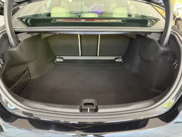 MERCEDES-BENZ C 200d Avantgarde LEDER KAMERA AHK CARPLAY LED