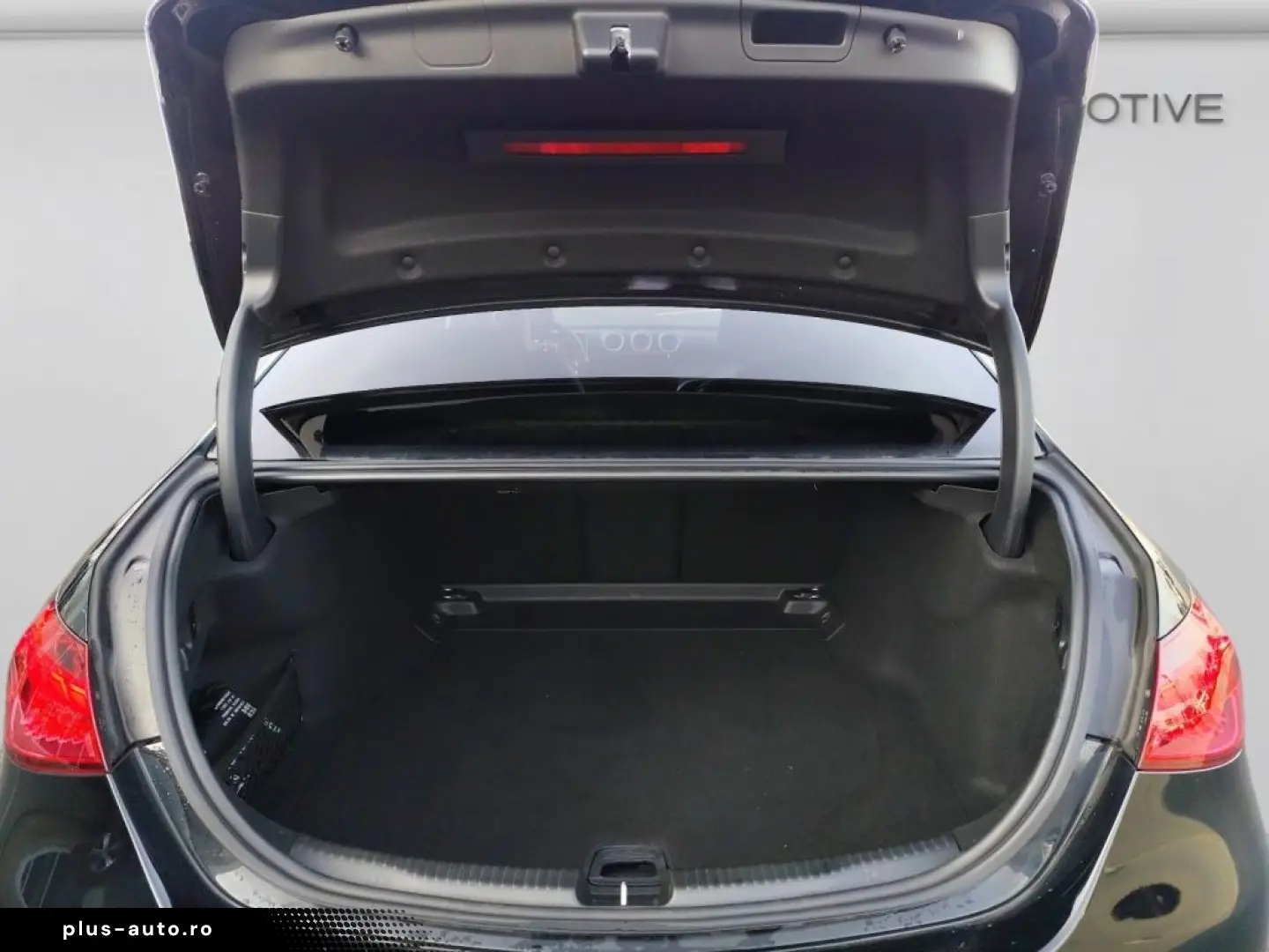 MERCEDES-BENZ C 200 AMG NIGHT DISTR MBUX SHZ LEDER KAM DAB