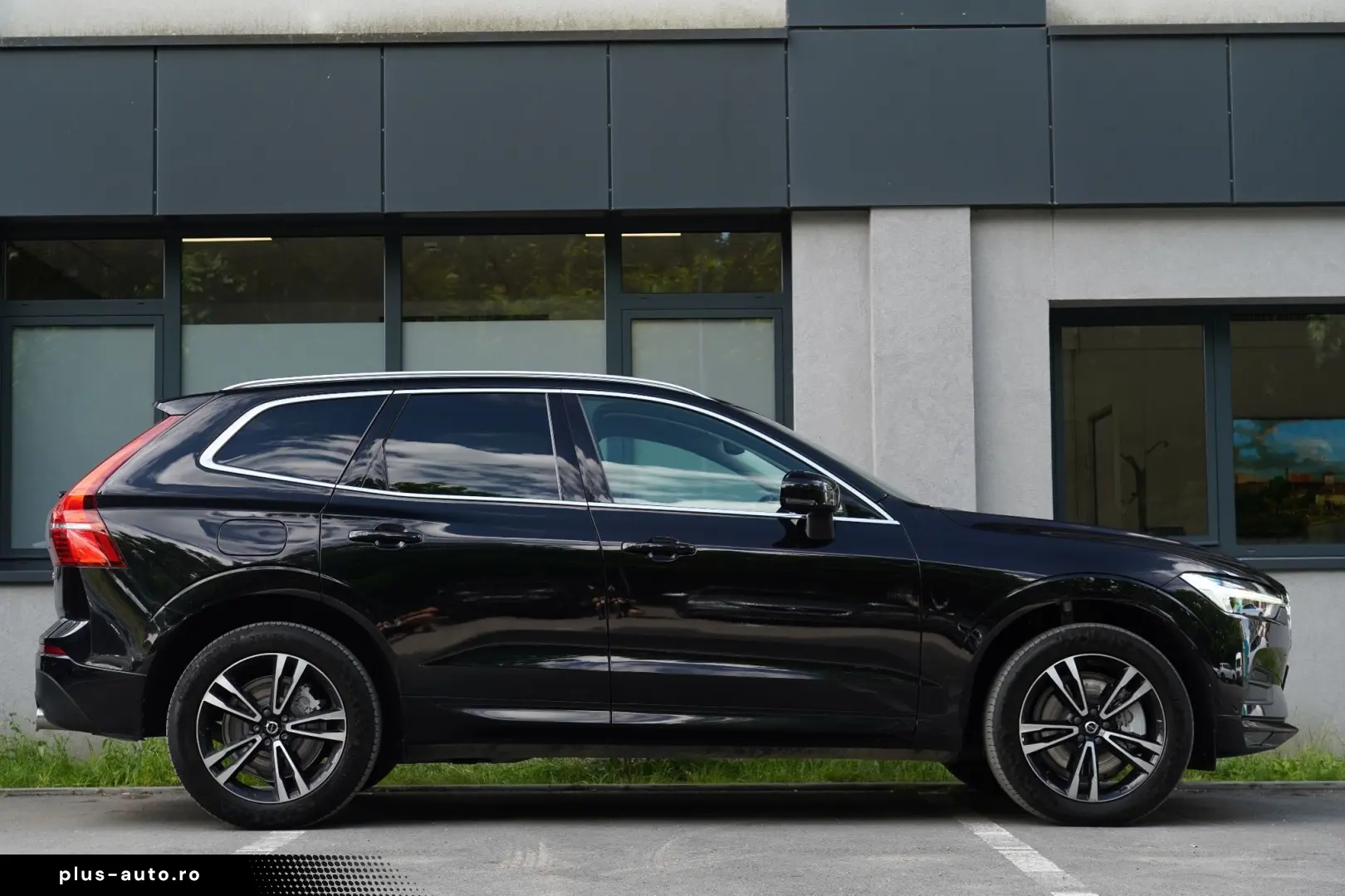 Volvo XC 60 B4 MHEV AT8 AWD Momentum Pro