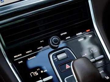 PORSCHE Panamera 4 e-Hybrid PLATINUM EDITION