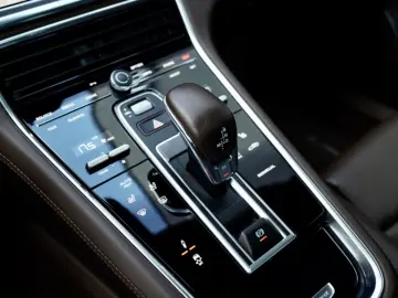 PORSCHE Panamera 4 e-Hybrid PLATINUM EDITION