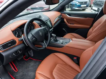Maserati Levante GT Hibrid  Pano  LED  Harman Kardon