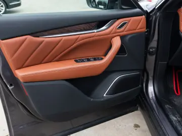 Maserati Levante GT Hibrid  Pano  LED  Harman Kardon