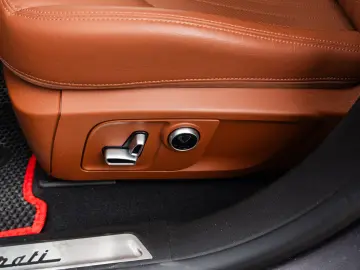 Maserati Levante GT Hibrid  Pano  LED  Harman Kardon