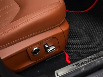 Maserati Levante GT Hibrid  Pano  LED  Harman Kardon