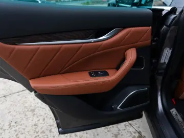 Maserati Levante GT Hibrid  Pano  LED  Harman Kardon