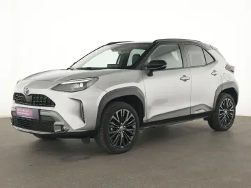 TOYOTA Yaris Cross Pano Kamera LED ACC CarPlay
