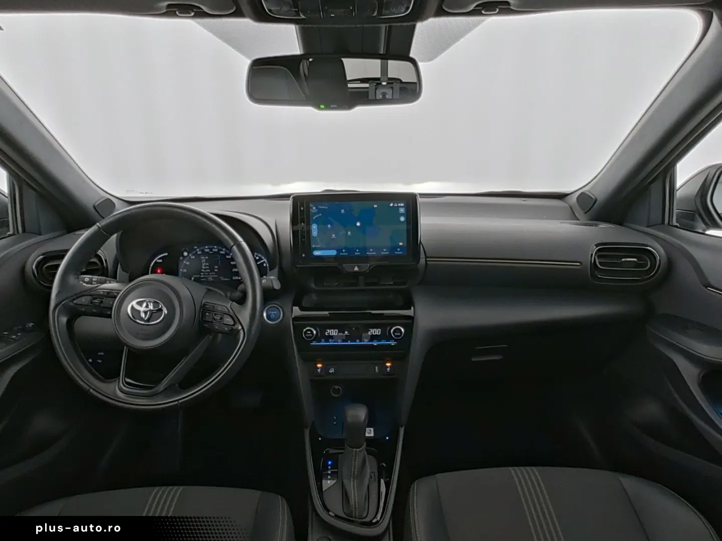 TOYOTA Yaris Cross Pano Kamera LED ACC CarPlay