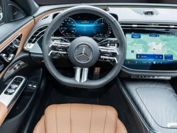 MERCEDES-BENZ E 400 e 4M  AMG Night Pano Superscreen Digital