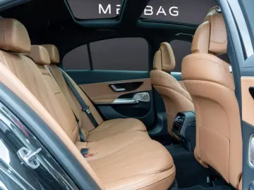MERCEDES-BENZ E 400 e 4M  AMG Night Pano Superscreen Digital
