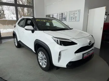 TOYOTA Yaris Cross 1.5l Hybrid 4x4 SHZ PDC v h Kamera