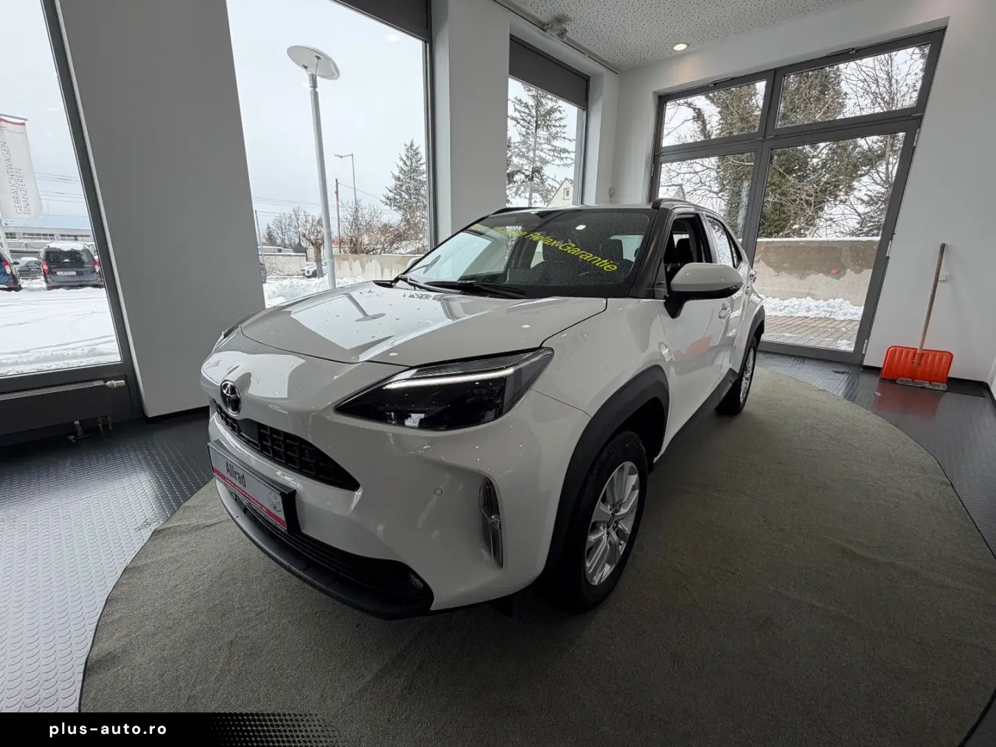 TOYOTA Yaris Cross 1.5l Hybrid 4x4 SHZ PDC v h Kamera