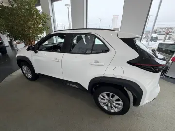 TOYOTA Yaris Cross 1.5l Hybrid 4x4 SHZ PDC v h Kamera