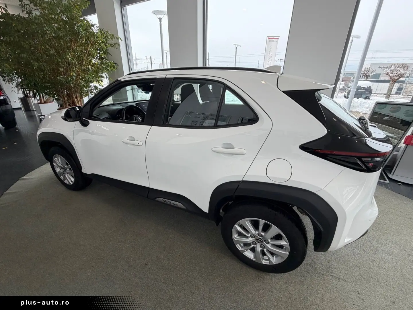TOYOTA Yaris Cross 1.5l Hybrid 4x4 SHZ PDC v h Kamera