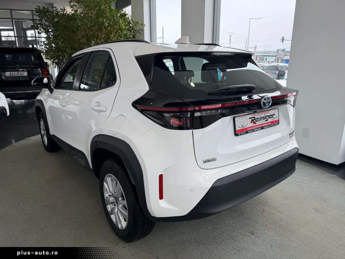 TOYOTA Yaris Cross 1.5l Hybrid 4x4 SHZ PDC v h Kamera