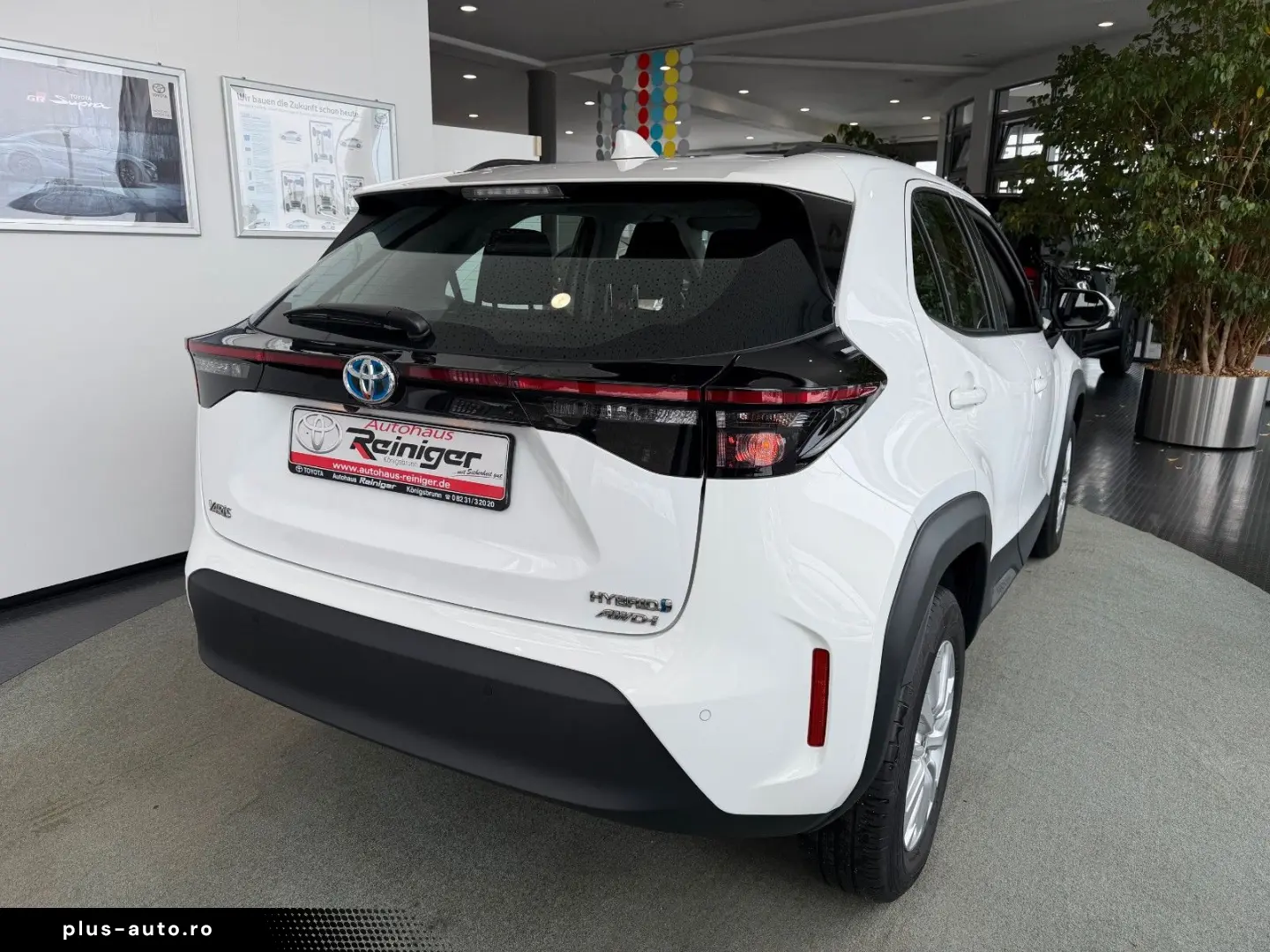 TOYOTA Yaris Cross 1.5l Hybrid 4x4 SHZ PDC v h Kamera