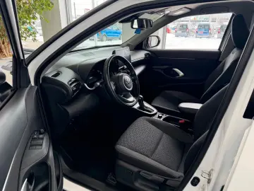 TOYOTA Yaris Cross 1.5l Hybrid 4x4 SHZ PDC v h Kamera