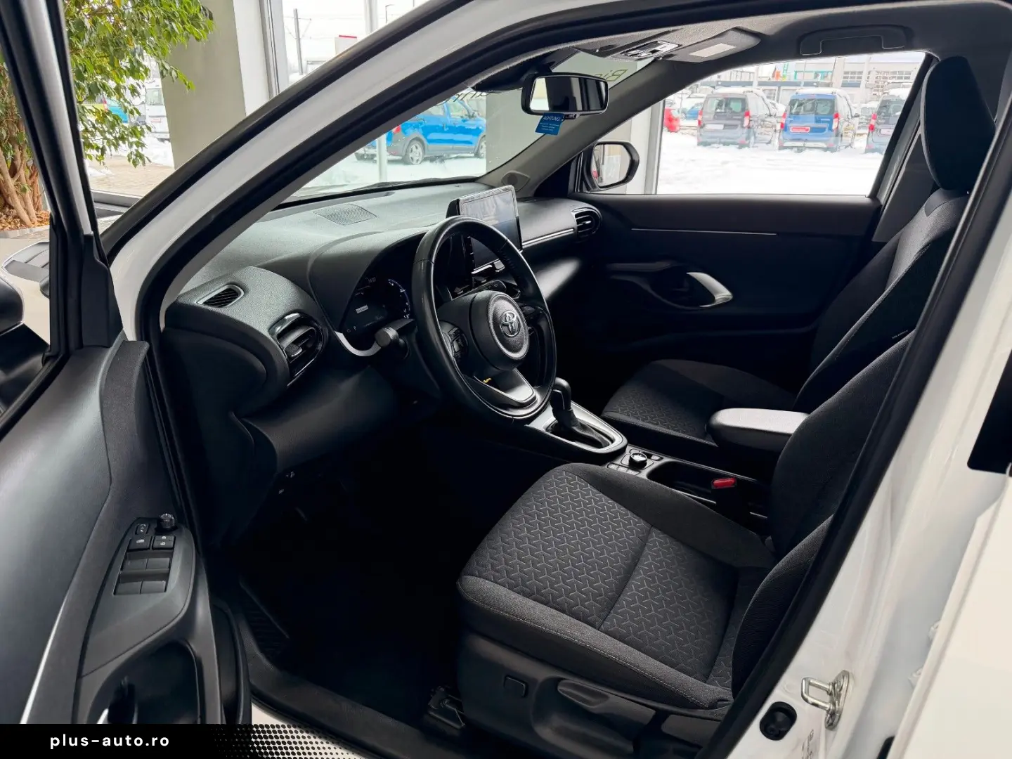 TOYOTA Yaris Cross 1.5l Hybrid 4x4 SHZ PDC v h Kamera