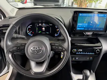 TOYOTA Yaris Cross 1.5l Hybrid 4x4 SHZ PDC v h Kamera
