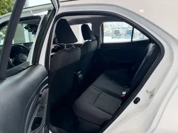 TOYOTA Yaris Cross 1.5l Hybrid 4x4 SHZ PDC v h Kamera