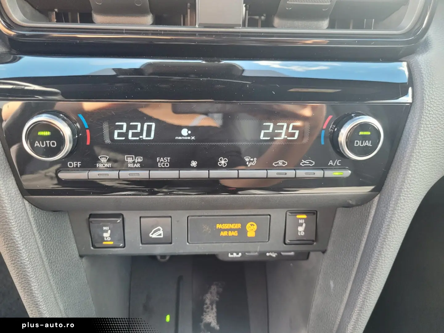 TOYOTA Yaris Cross Hybrid 4x4 Premiere Edt. Vollausst.