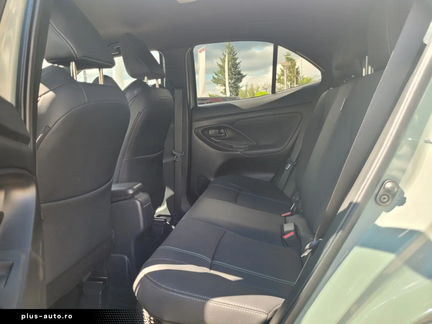 TOYOTA Yaris Cross Hybrid 4x4 Premiere Edt. Vollausst.