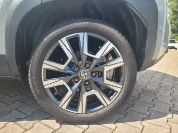 TOYOTA Yaris Cross Hybrid 4x4 Premiere Edt. Vollausst.