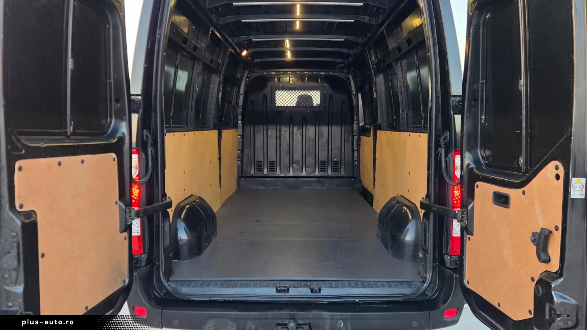 RENAULT MASTER L3H2 BLACK EDITION