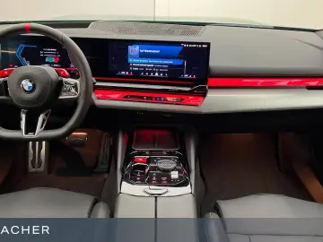 BMW M5 A Touring HUD  AHK DAProf ACC Sitzbel B&W DAB