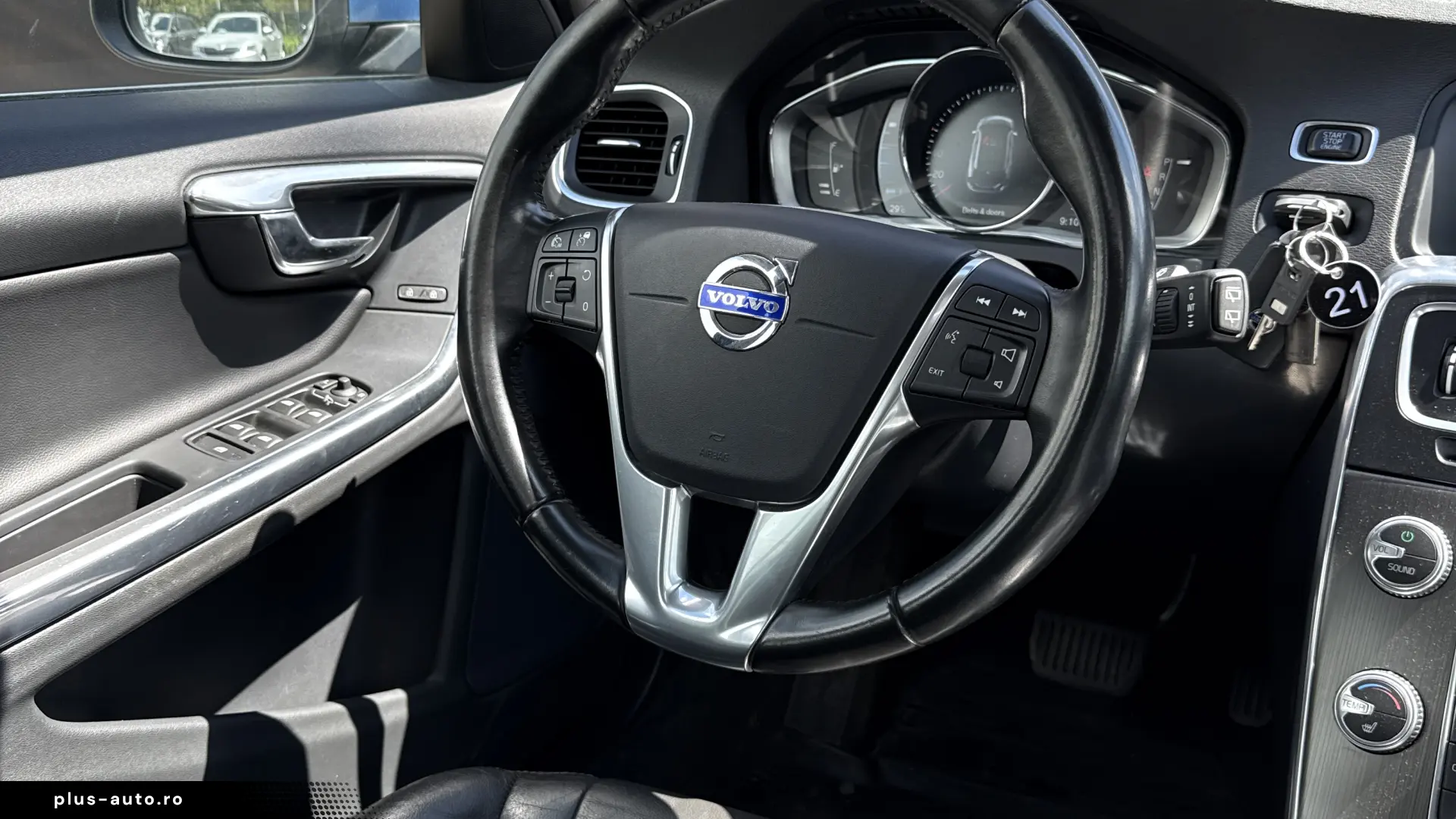 Volvo V60 Plug-in Hybrid 4x4 Full Options